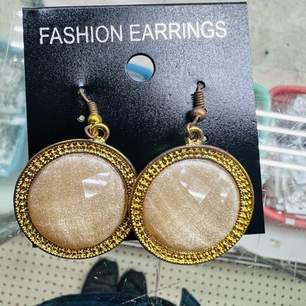 Elegant Gold and Cream Earrings